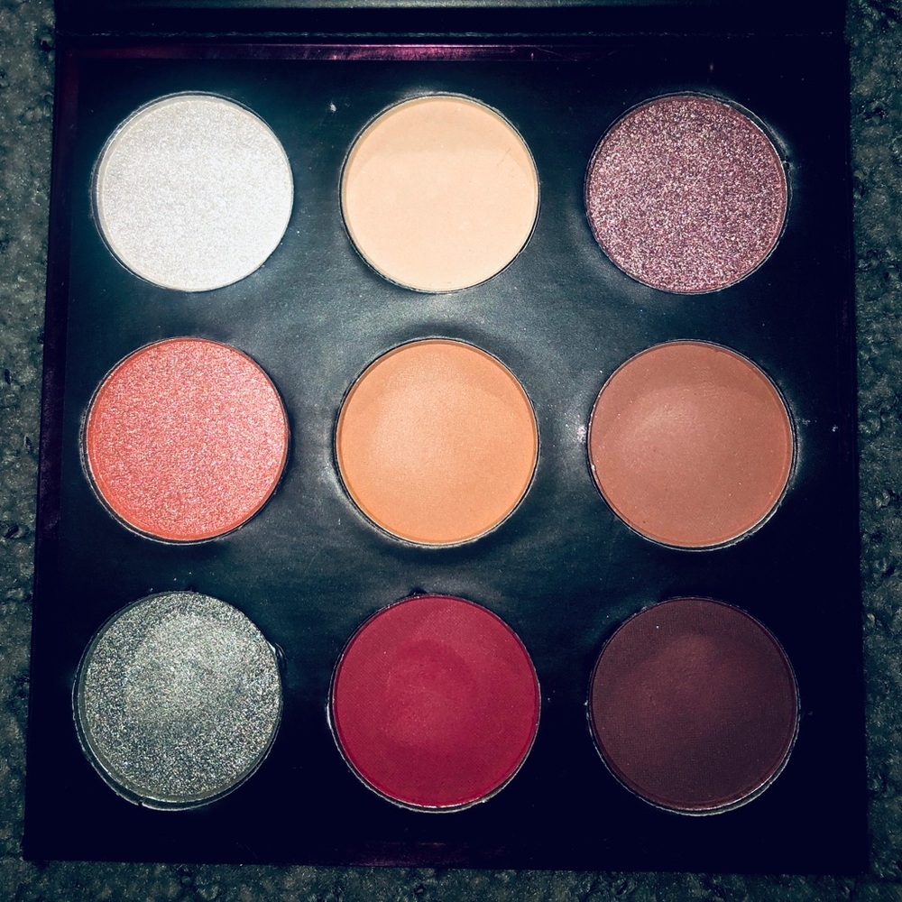 Limited Edition MUG Manny MUA palette